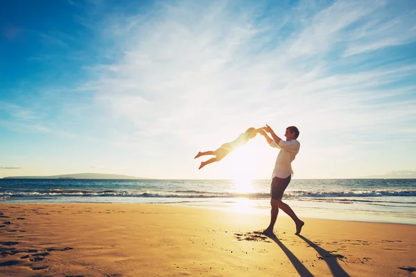 Father and Son Playing on the Beach — Stock Photo, Image