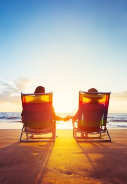 Emeklilik tatil kavramı, gün batımını izlemek olgun Coupe