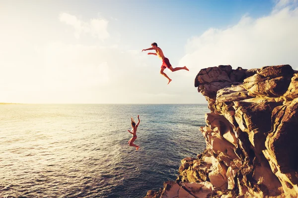 De pret van de zomer, Cliff springen — Stockfoto