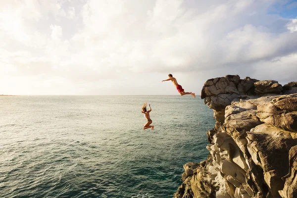 Letnie zabawy, Cliff Jumping — Zdjęcie stockowe