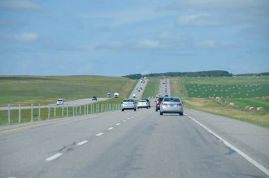 POV, Kanada 'nın İngiliz Kolombiya otoyolu, Kanada' da yaz günü.