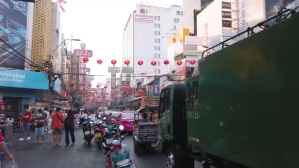 2021年4月13日 中国城市 泰国曼谷 约瓦拉德 科洛纳病毒爆发时 人们戴着面具的中国城市曼谷的街景 — 图库视频影像