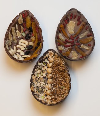 Geleneksel Paskalya choccolate hazırlanması