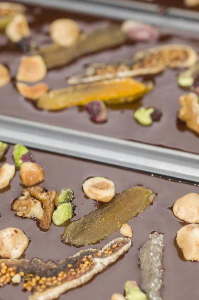 Ingredients for preparation of artisanal chocolate bar — Stock Photo, Image