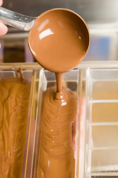 Ingrédients pour la préparation de barres de chocolat artisanales — Photo
