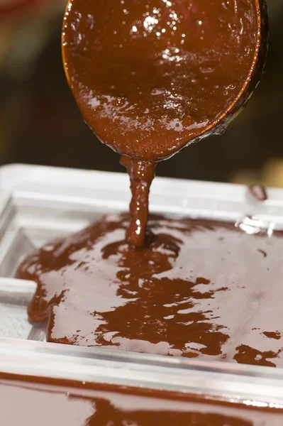 Ingrédients pour la préparation de barres de chocolat artisanales — Photo