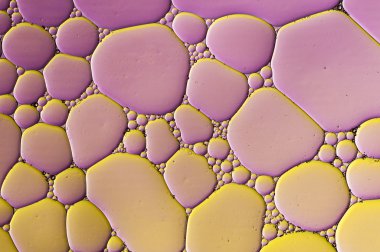 Sanatsal renkli petrol ve su kabarcıkları sabun