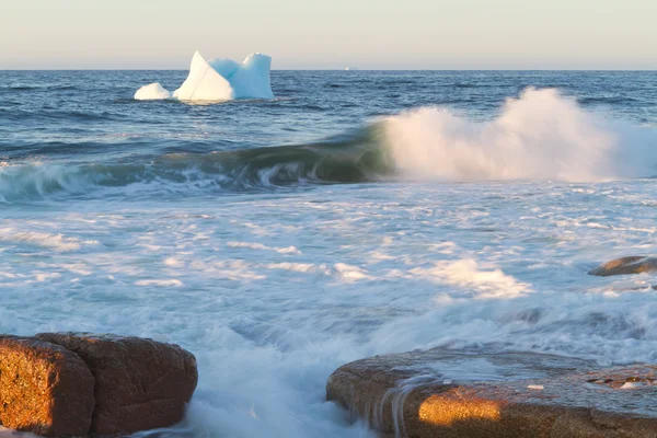 해안 빙산, 뉴펀들랜드 앤 래브라도 — 스톡 사진