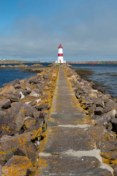 Lighthouse and walkway — Stock Photo, Image