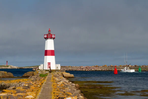 Lighthouse and walkway — Stock Photo, Image