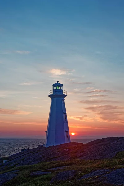 美丽的历史上的长矛角灯塔位于大西洋海岸日出时分 — 图库照片