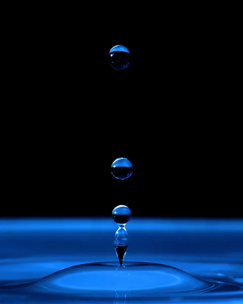 Kapičky vody v prostoru — Stock fotografie