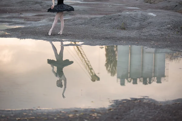 Ballerina auf Kies — Stockfoto