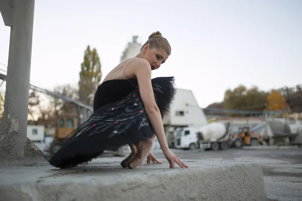 Baletka v černém tutu — Stock fotografie