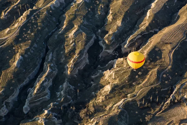 Luftballong över dalen — Stockfoto