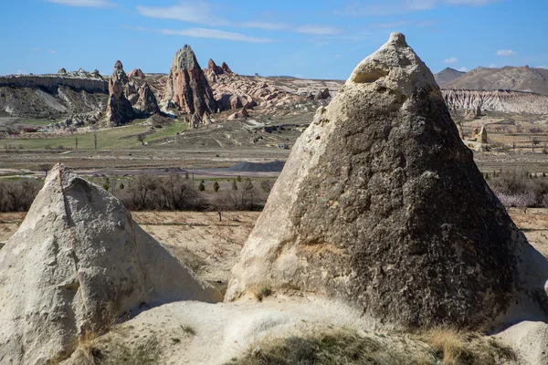 Rocas en el fondo del cielo — Foto de Stock