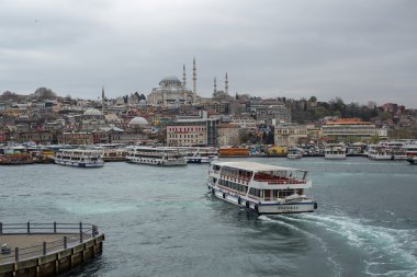 Camii zemin üzerine yerleştirin