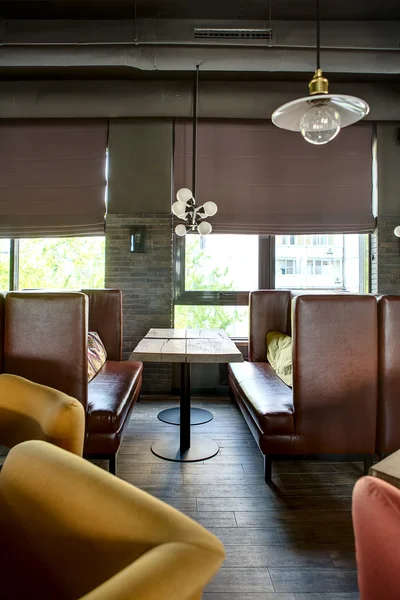 Restaurant dans un style loft — Photo