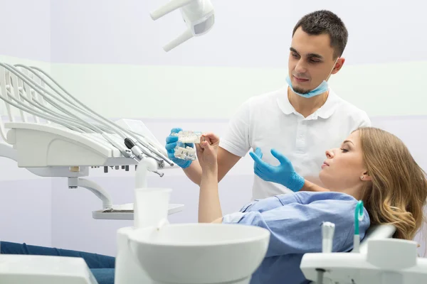 Dentist and patient — Stock Photo, Image