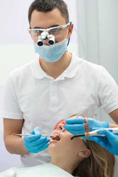 Tandläkare och patient — Stockfoto