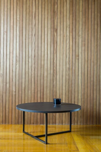 ボックス付き黒いテーブル — ストック写真