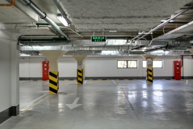 olmadan araba park underground.