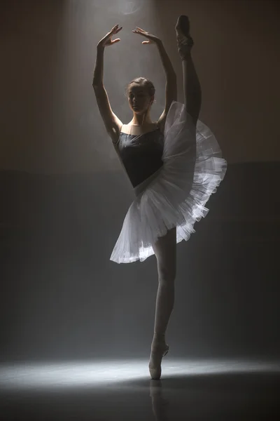 Ballerina in tutù bianco — Foto Stock