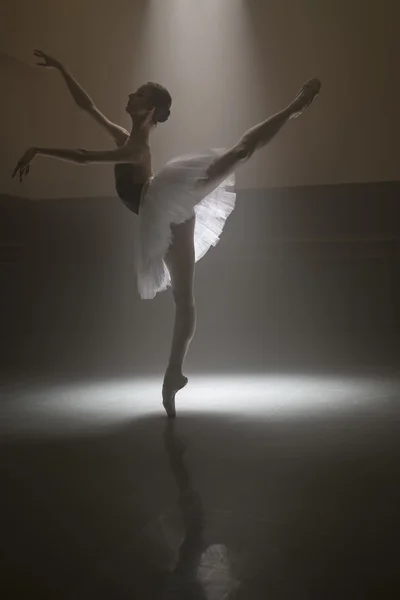 Bailarina en el tutú blanco — Foto de Stock