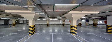 olmadan araba park underground.