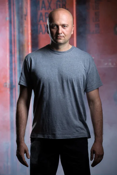 Retrato de um atleta careca carismático . — Fotografia de Stock