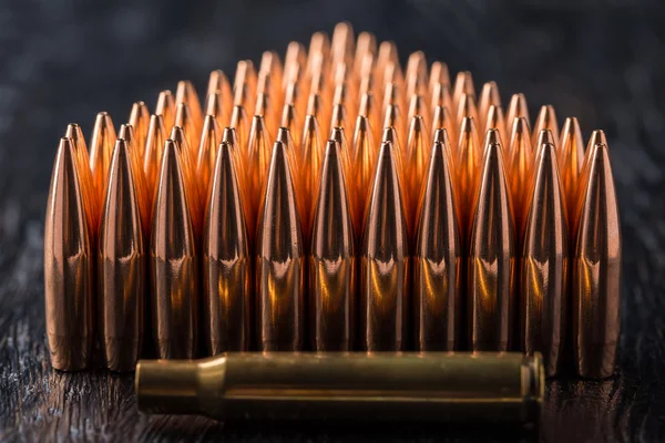 Macro shot of copper bullets that are in many rows to form a tri — Stock Photo, Image