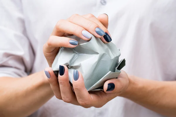 Elegante manicura en tonos grises femeninos elegantes asas . — Foto de Stock