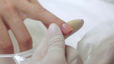 Güzellik Salonu manikür sürecinde