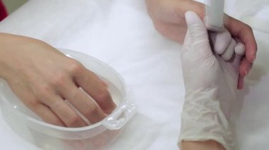 Güzellik Salonu manikür sürecinde