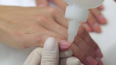 Güzellik Salonu manikür sürecinde