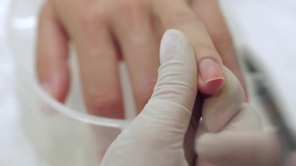 Processo de manicure em um salão de beleza — Vídeo de Stock