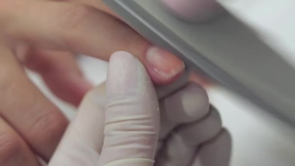 Proceso de manicura en un salón de belleza — Vídeos de Stock