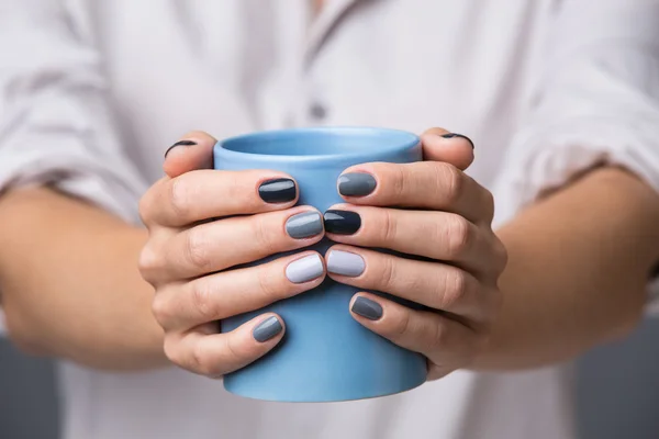 Female hands with blue cup — Stock Photo, Image