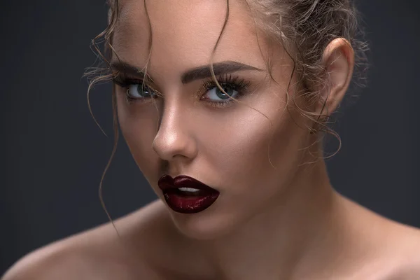 Closeup beauty portrait of a girl with curly hair charming — Stock Photo, Image