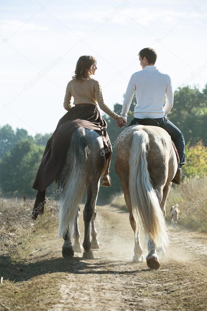 Fotos De Caballo Romantico Pareja De Stock Imagenes De Caballo Romantico Pareja Sin Royalties Depositphotos