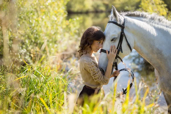 Portrait of a beautiful brown-haired girl — Stock Photo, Image