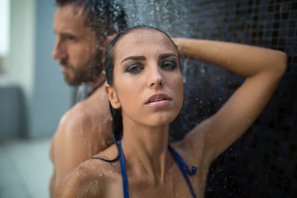 Casal no chuveiro — Fotografia de Stock