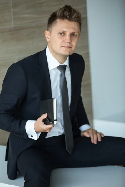 Man with notebook — Stock Photo, Image