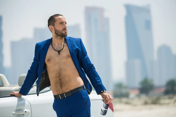 Man on the background of skyscrapers — Stock Photo, Image