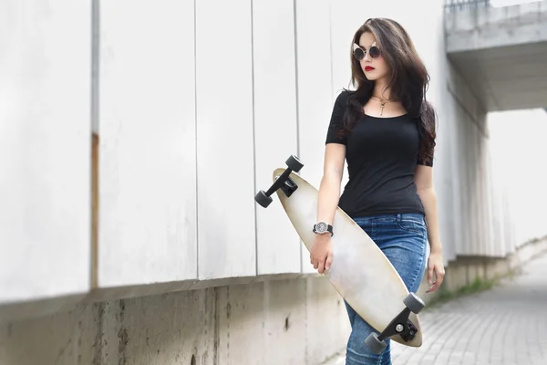 Girl with long boards — Stock Photo, Image