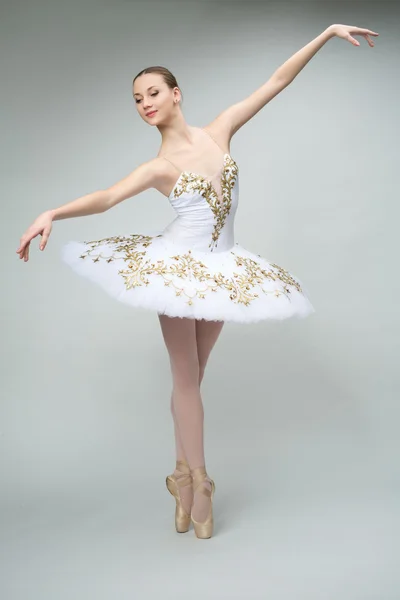 Ballerina in the studio — Stock Photo, Image