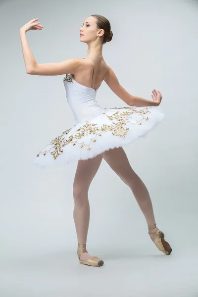 Ballerina i studion — Stockfoto