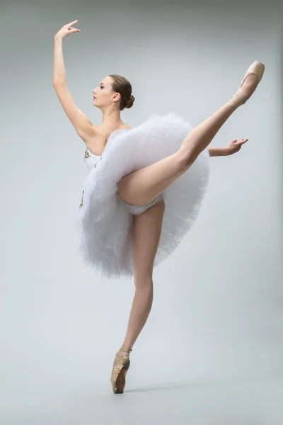 Ballerina im Studio — Stockfoto