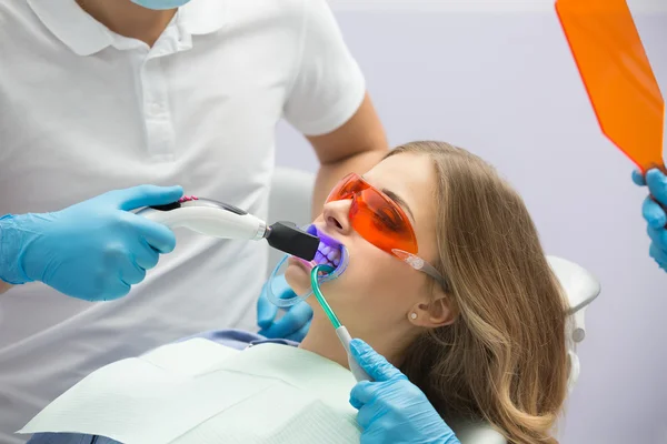 Tooth filling ultraviolet lamp — Stock Photo, Image