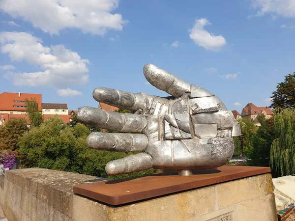 Bessigheim - Hand Denkmal an der Bruecke